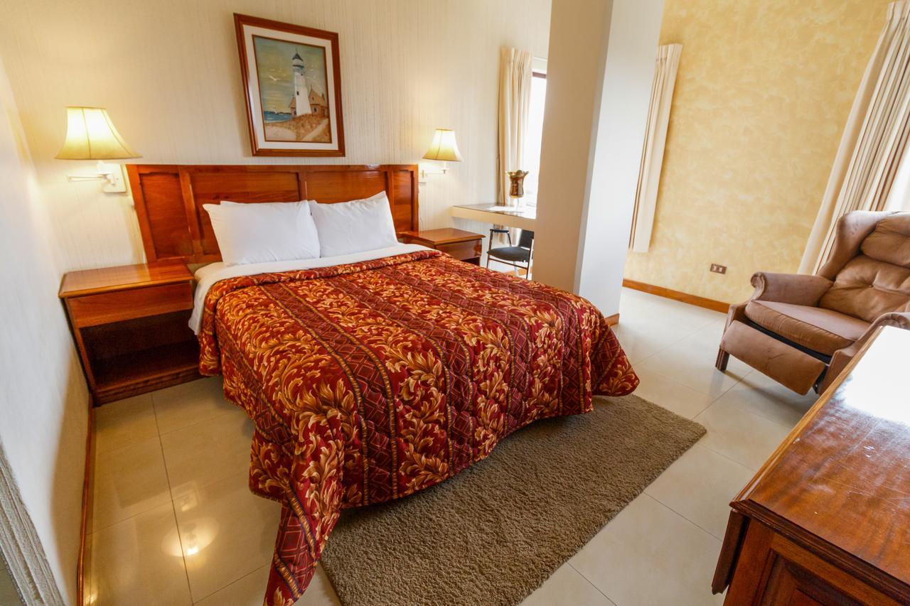 Hotel Anna Inn Olintepeque Екстериор снимка