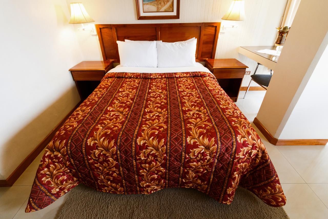 Hotel Anna Inn Olintepeque Екстериор снимка
