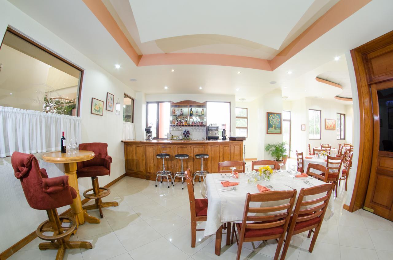 Hotel Anna Inn Olintepeque Екстериор снимка