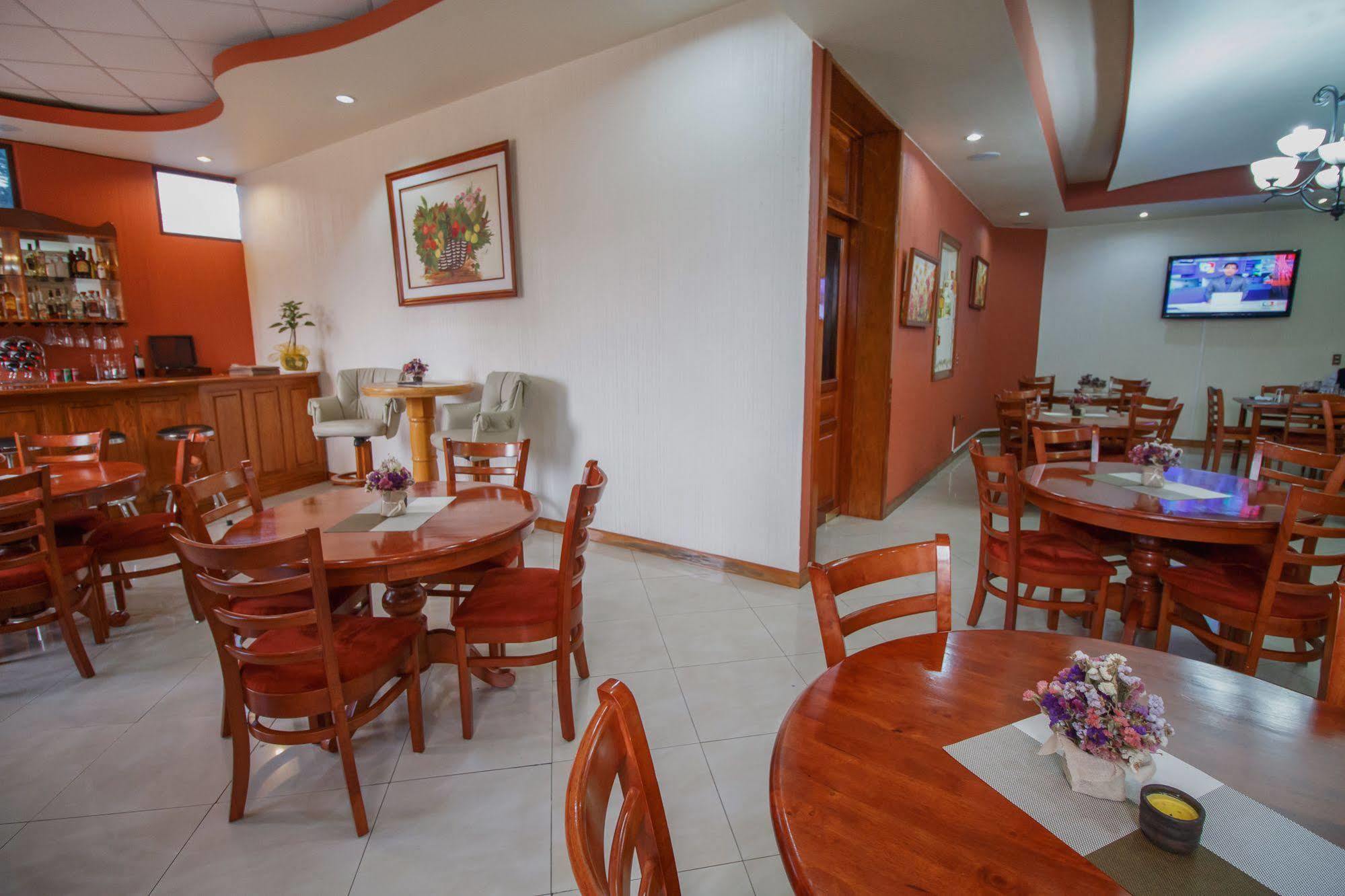 Hotel Anna Inn Olintepeque Екстериор снимка