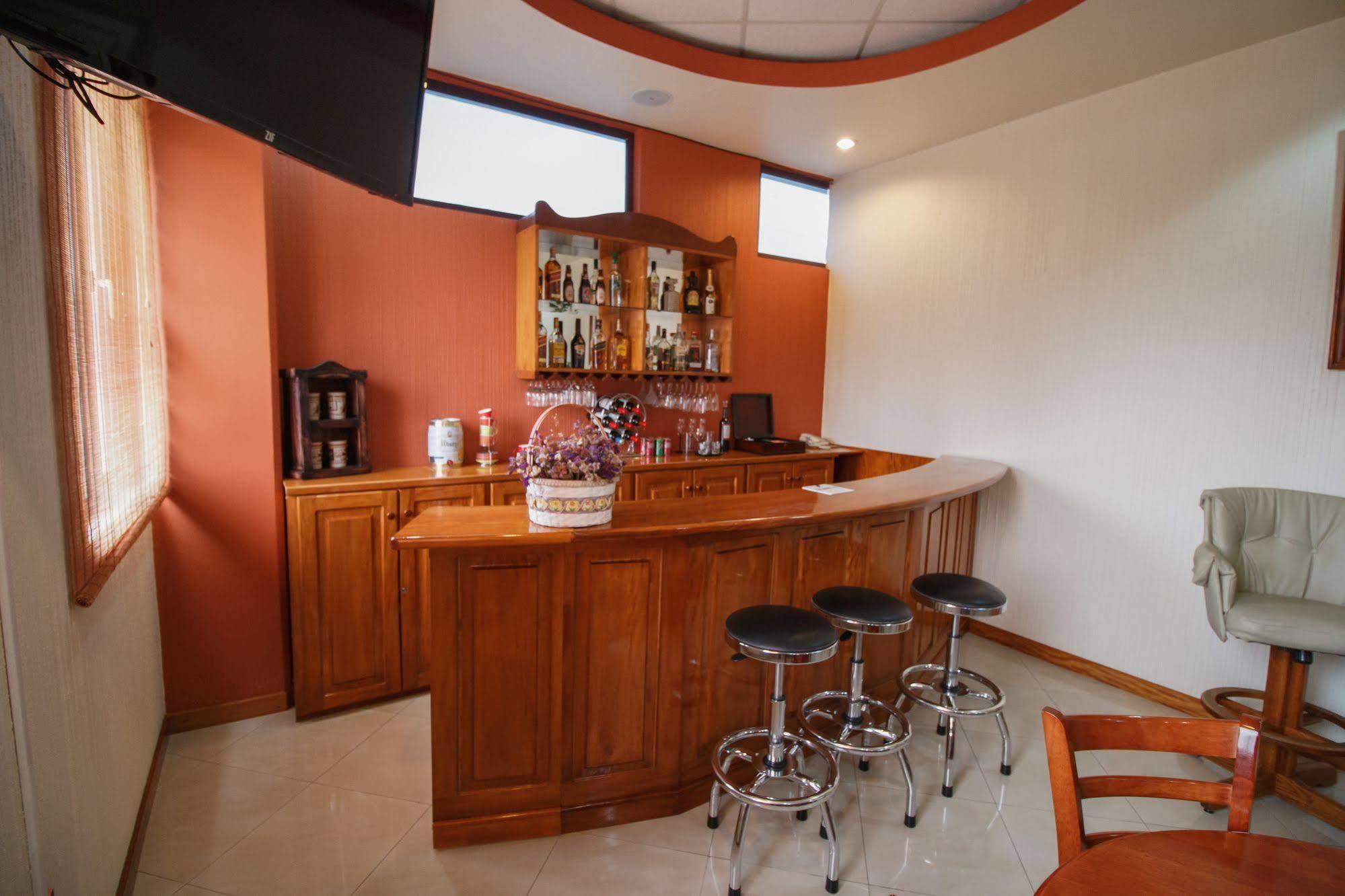 Hotel Anna Inn Olintepeque Екстериор снимка