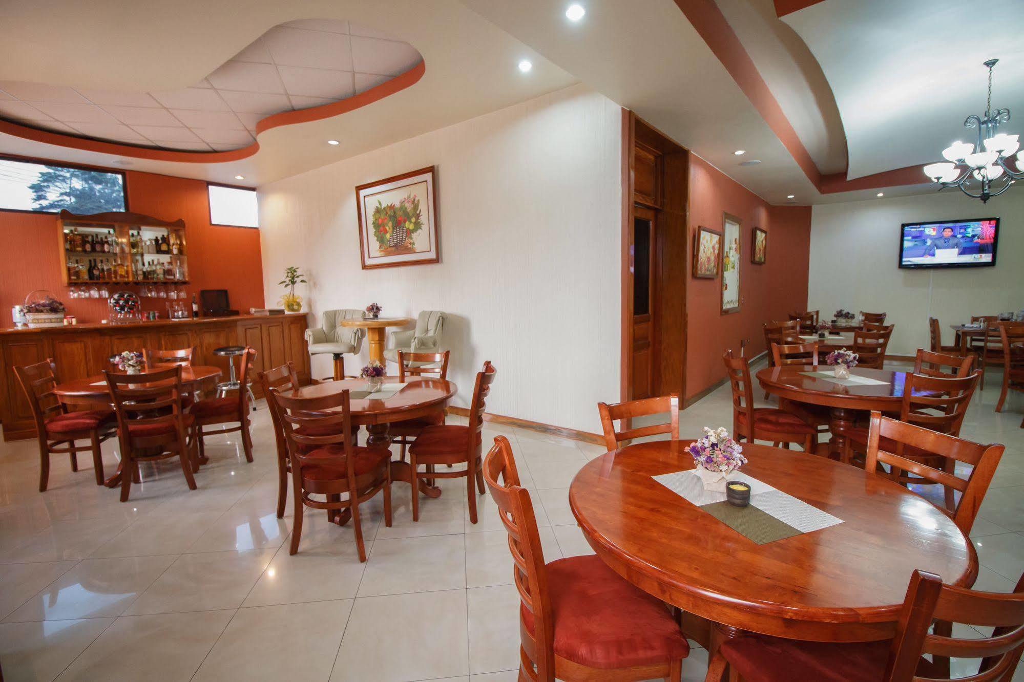 Hotel Anna Inn Olintepeque Екстериор снимка