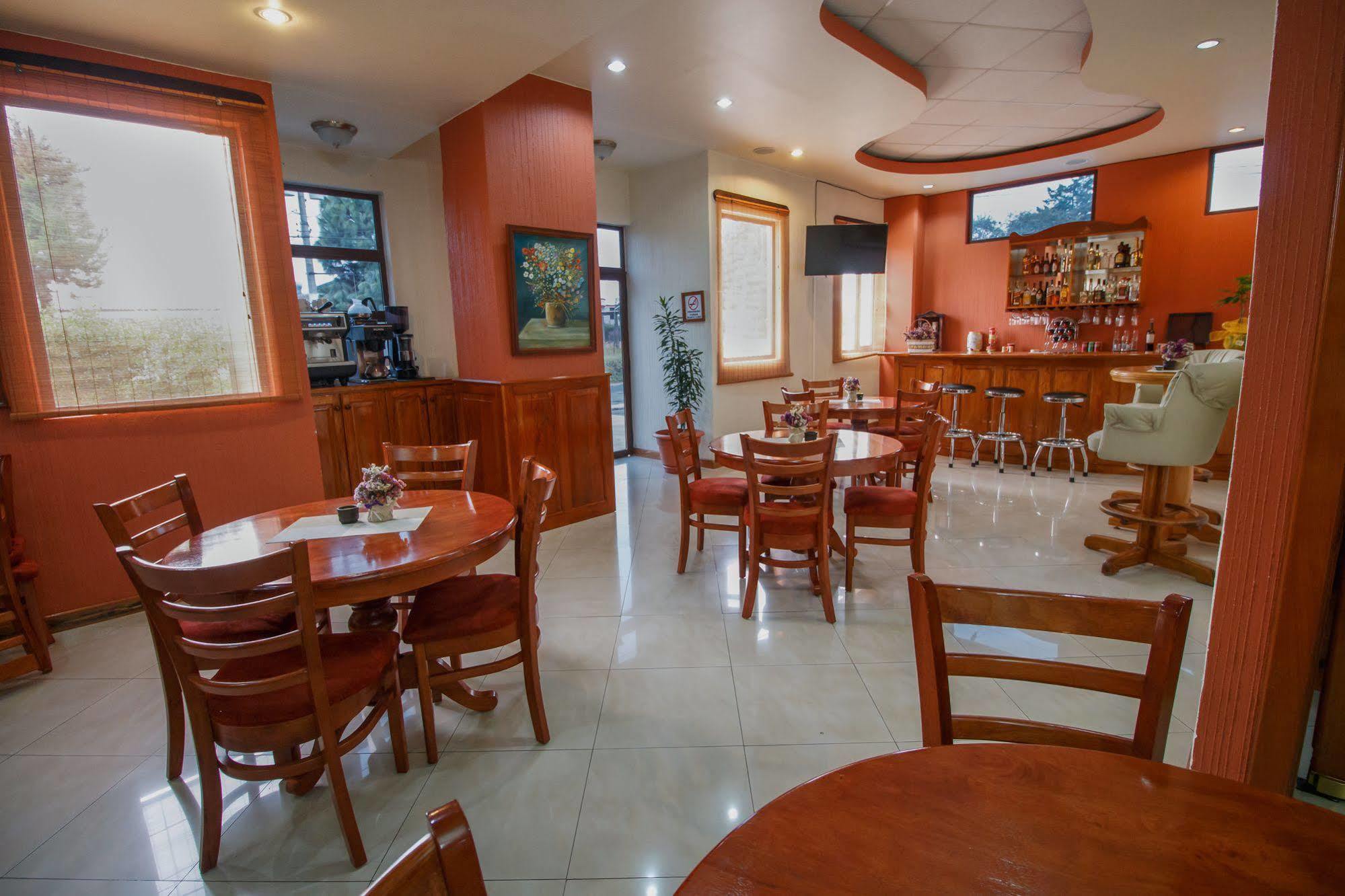 Hotel Anna Inn Olintepeque Екстериор снимка