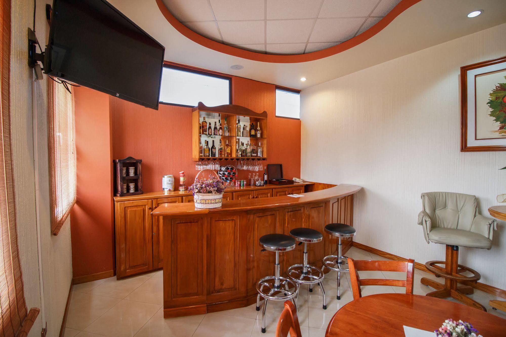 Hotel Anna Inn Olintepeque Екстериор снимка