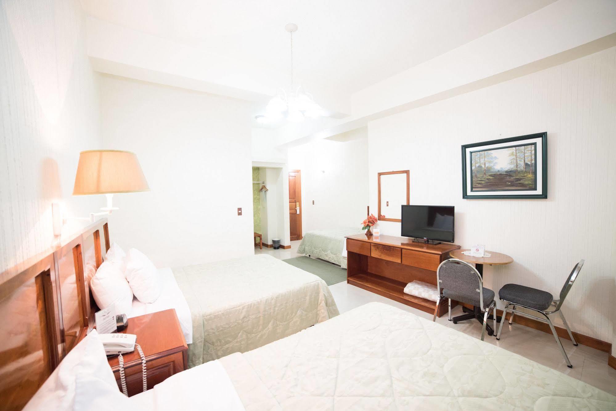 Hotel Anna Inn Olintepeque Екстериор снимка