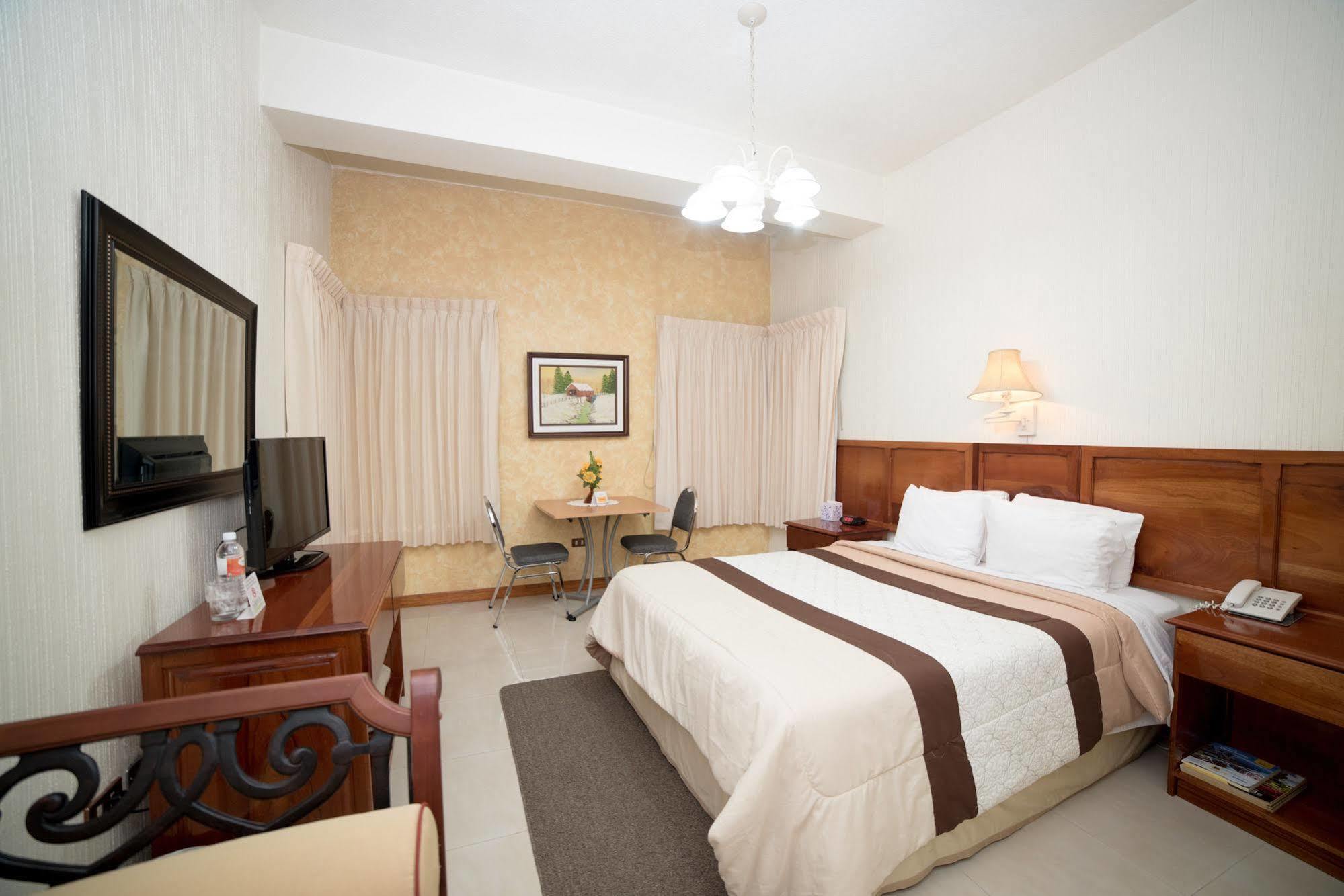 Hotel Anna Inn Olintepeque Екстериор снимка