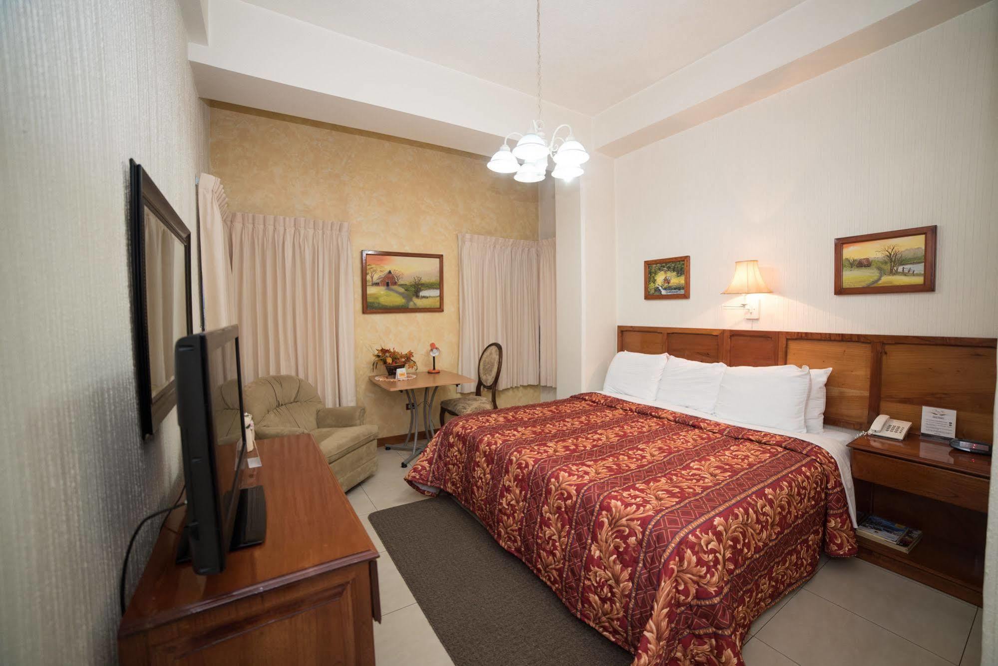 Hotel Anna Inn Olintepeque Екстериор снимка