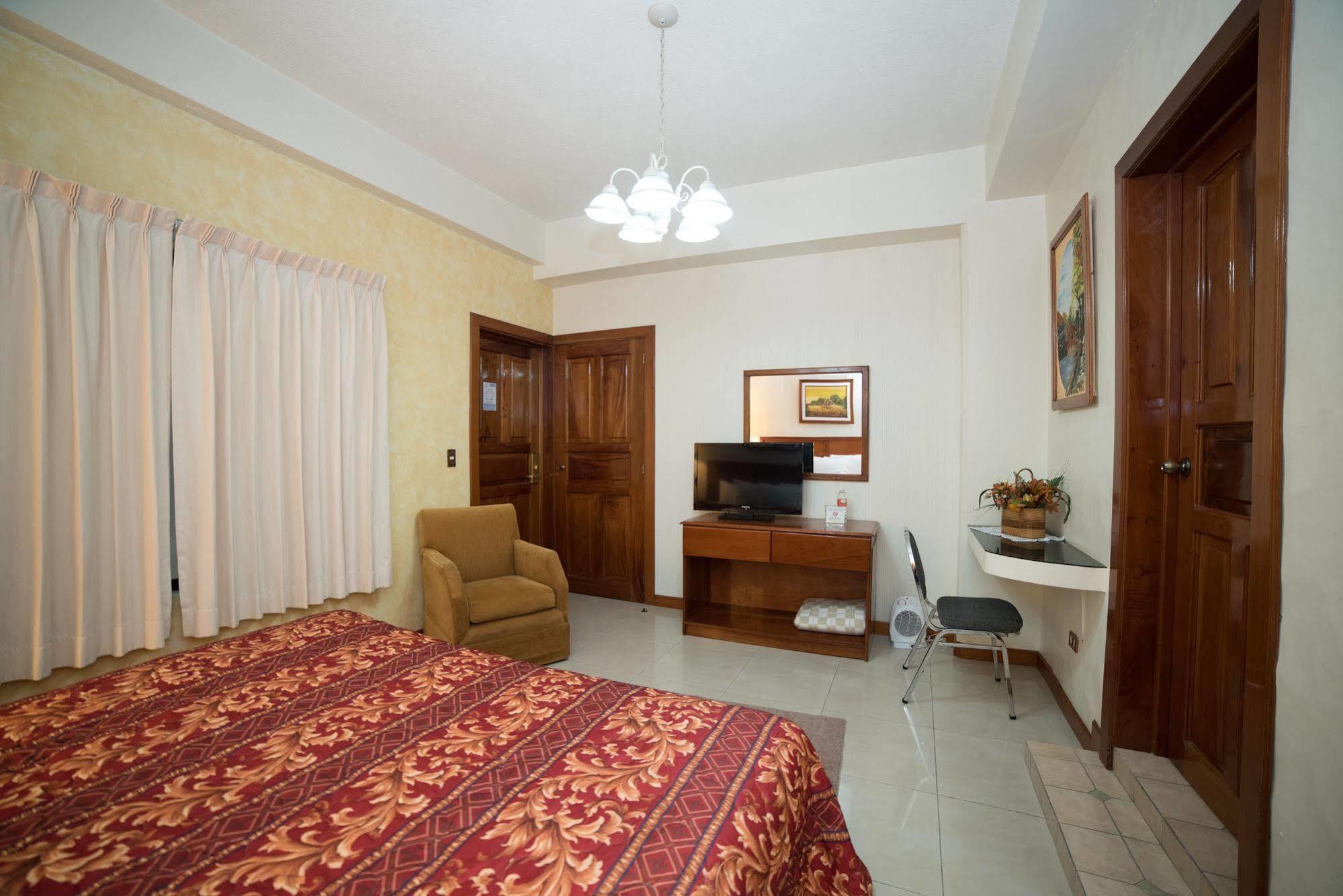 Hotel Anna Inn Olintepeque Екстериор снимка