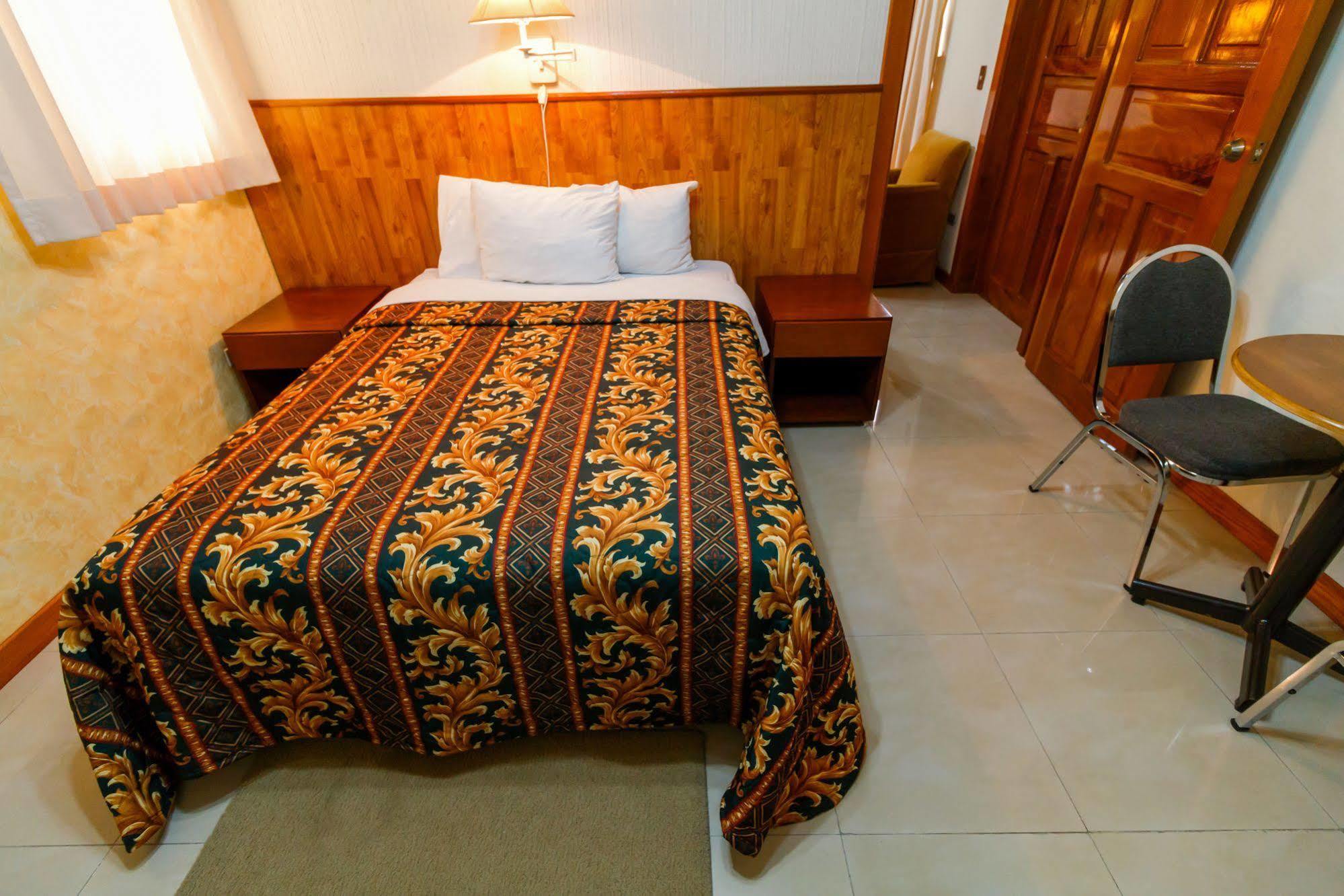 Hotel Anna Inn Olintepeque Екстериор снимка