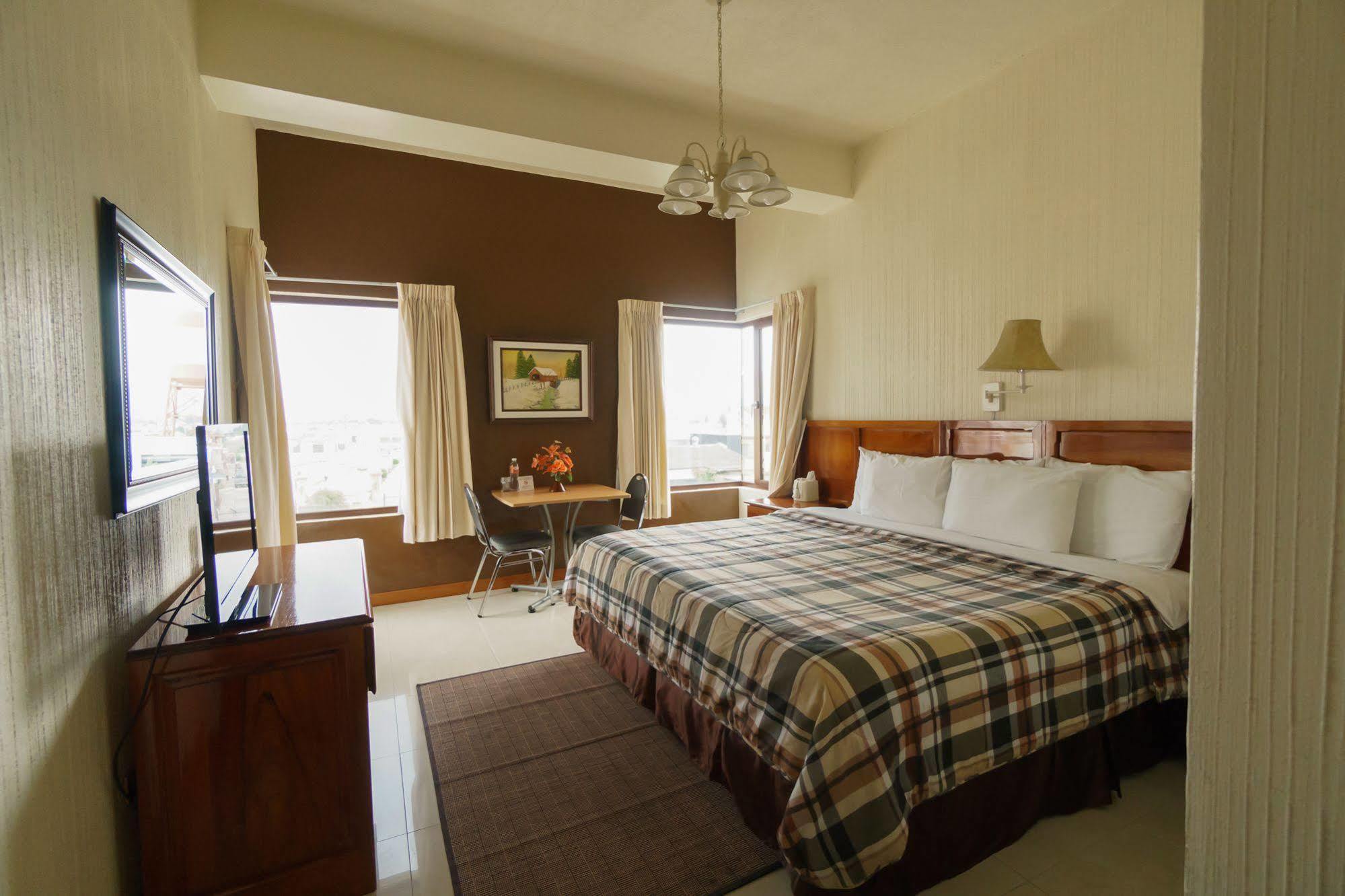 Hotel Anna Inn Olintepeque Екстериор снимка