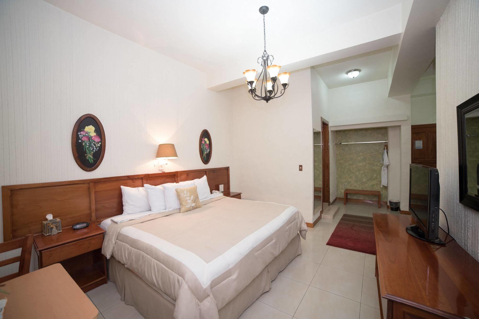 Hotel Anna Inn Olintepeque Екстериор снимка