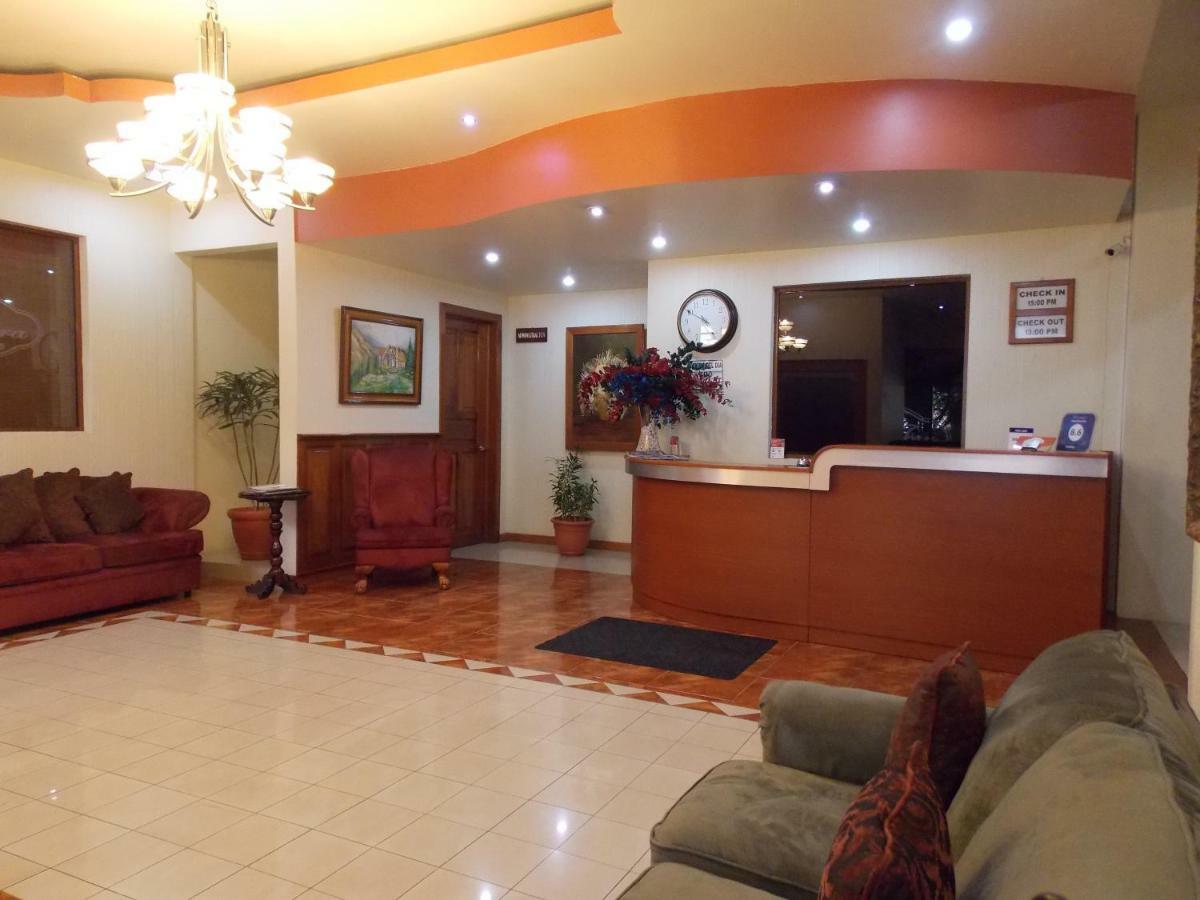 Hotel Anna Inn Olintepeque Екстериор снимка